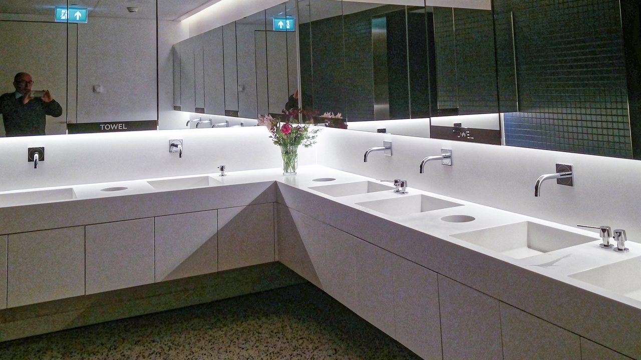 20190814-061055•KLM Crown Lounge•Schipol•Amsterdam•Netherlands